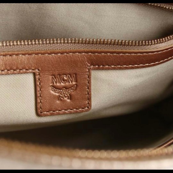 🔥SOLD🔥MCM Large Champagne Gold Clutch Pouch - Picture 6 of 6